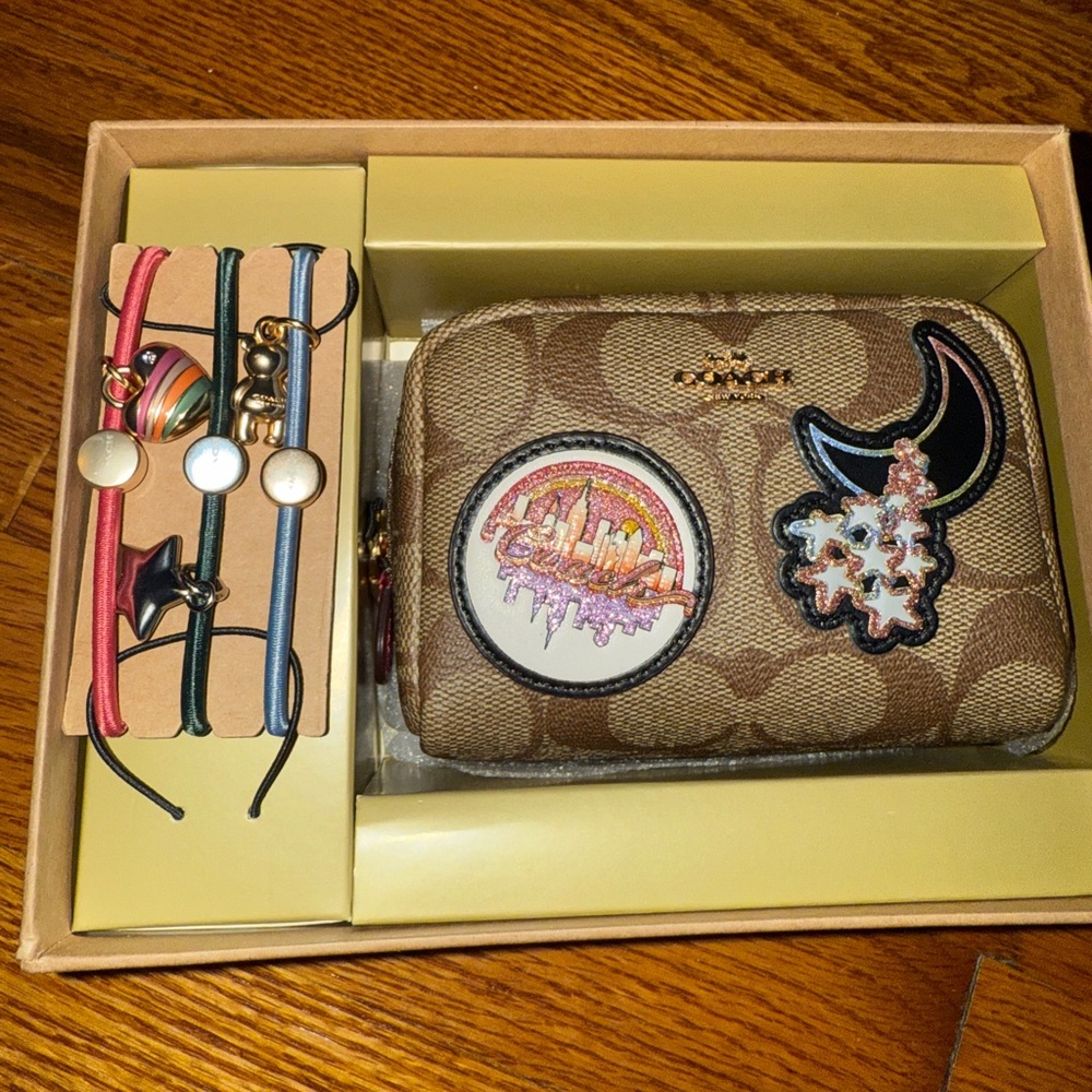 Coach Signature Canvas Boxed Mini Boxy Cosmetic Case & Hair Tie set. NWT C6996